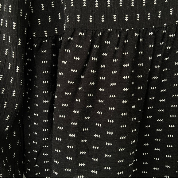 PAPER CRANE BLACK AND WHITE 100% RAYON VNECK TOP/BLOUSE WITH GATHERED PEPLUM, S - Picture 4 of 11